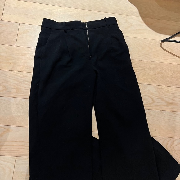 Aritzia Effortless Pants in Black - Picture 2 of 4